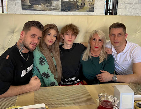 Евгений Ромашов и Настя Бигрина познакомились с близкими родственниками друг друга