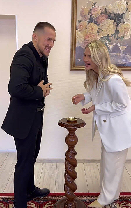 Анита Кобелева и Федор Стрелков поженились