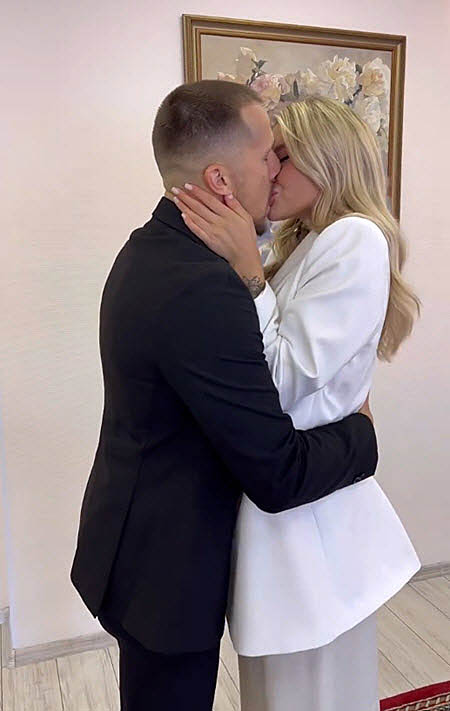 Анита Кобелева и Федор Стрелков поженились