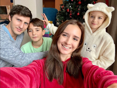 Новогодние фото бывших участников Дом 2