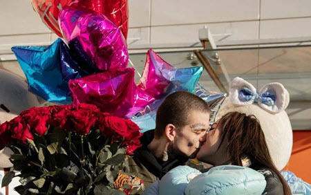 Алену Семину выписали из роддома