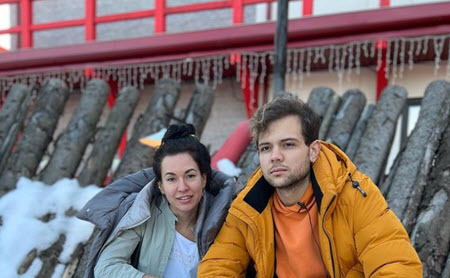 К Даниэлю Чистову на проект приехала сестра