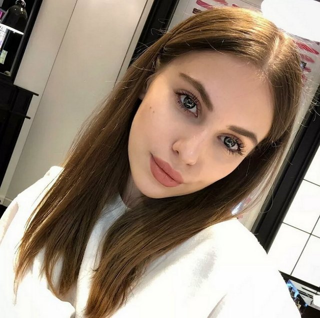 Александра Артёмова отправила дочь на каникулы с Евгением Кузиным
