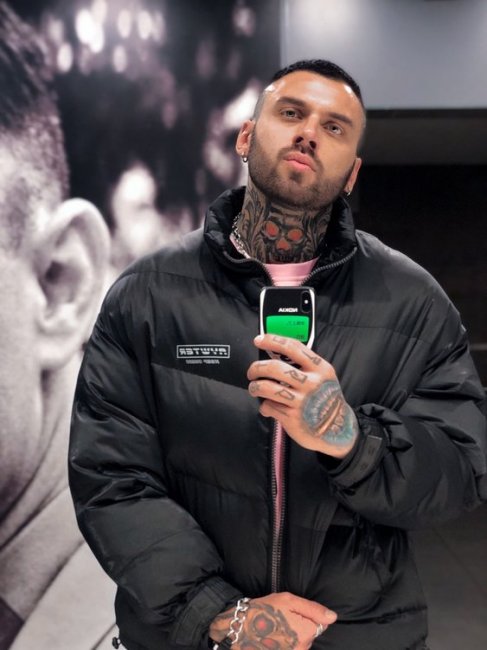 Белая не доверяет Гранту и выгнала его из постели