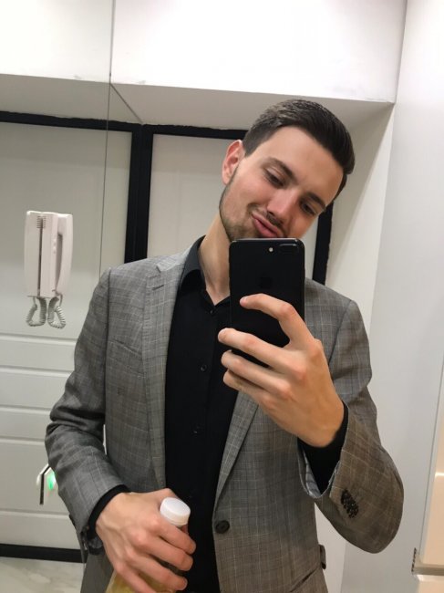 Влад чёрных является сожителем Екатерины Диденко, которая устроила вечеринку "сухого льда" Влад чёрных является сожителем Екатерины Диденко, которая устроила вечеринку "сухого льда"