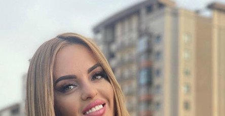 Ефременкова не желает комментировать присутствие бывшего парня на телестройке