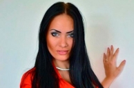 К Никите Кузнецову пришла жгучая брюнетка Анна