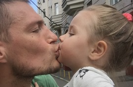 Александр Задойнов наконец-то встретился с дочерью