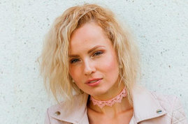 Александра Харитонова позорит родителей