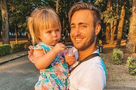 Алексей Безус передал дочке куклу от экс-возлюбленной