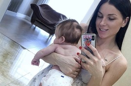 Алеся Клочко впервые показала трехмесячную дочку