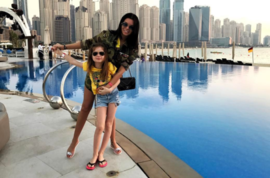 Катя Жужа решила провести остаток праздничных дней с дочерью и мужем на берегу моря