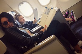 Катя Жужа с дочерью Николь проводят школьные каникулы в Бахрейне