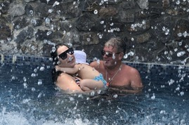 Марина Тристановна решилась на откровенные снимки в купальнике на отдыхе