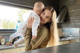 Почему Саша Артемова ведет себя так странно после рождения дочери?