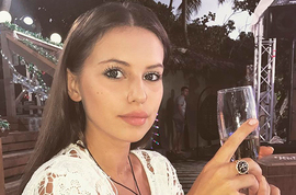 Саша Артемова перебрала виноградного сока и приставала к Чуеву