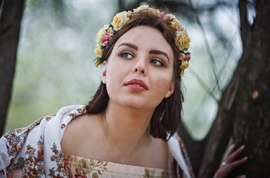 Странная девушка Сабрина