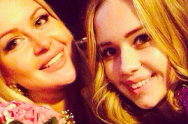 Яна Африкантова сбежала с Дома 2