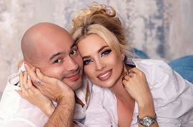 Жена Андрея Черкасова хвастается беременным животом