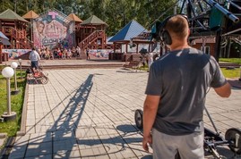 Зрители благодарят проектных операторов